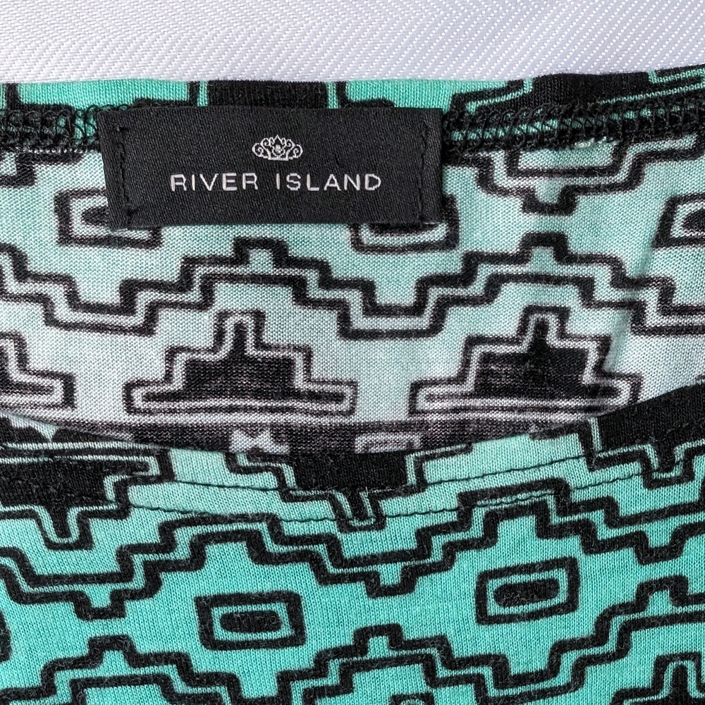 Colourful, Soft Fall Top. Size Large. - Picture 5 of 9